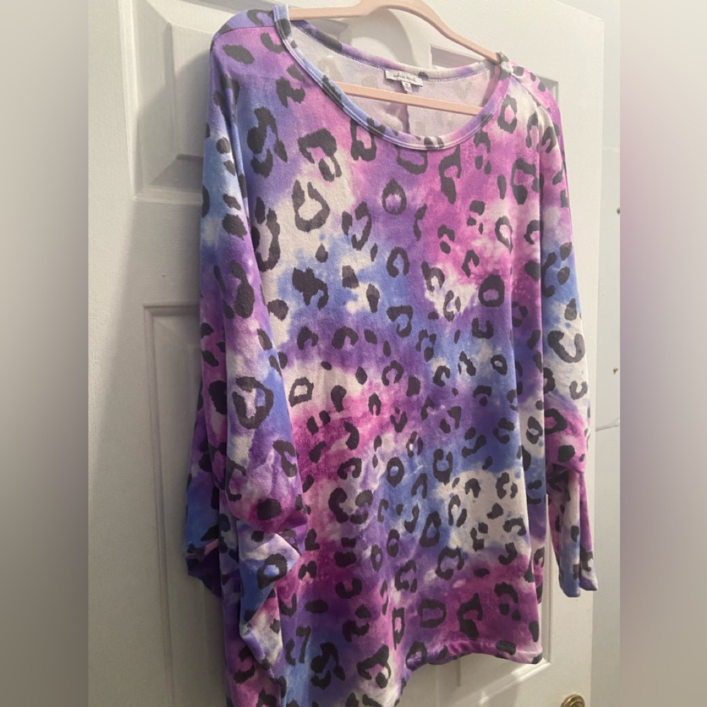 White Birch 1x Soft colorful Animal Print Top
